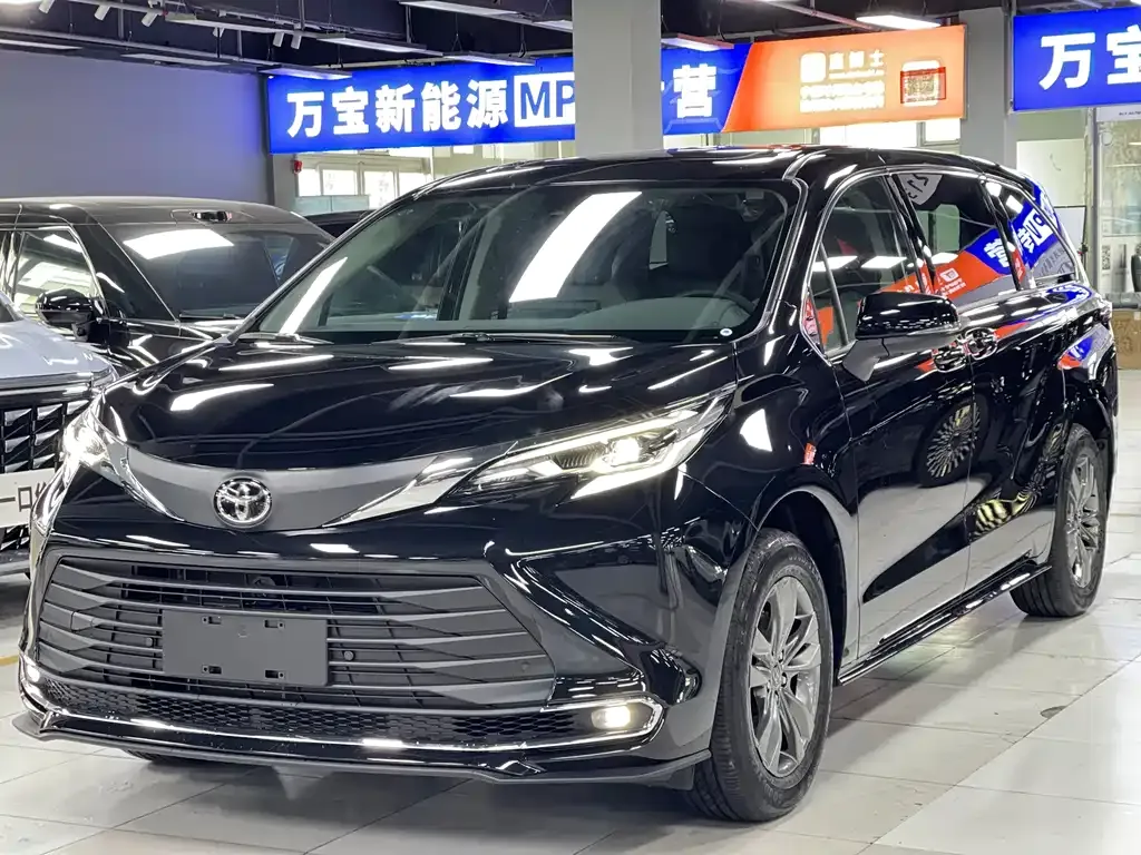 Toyota Sienna — фото 1