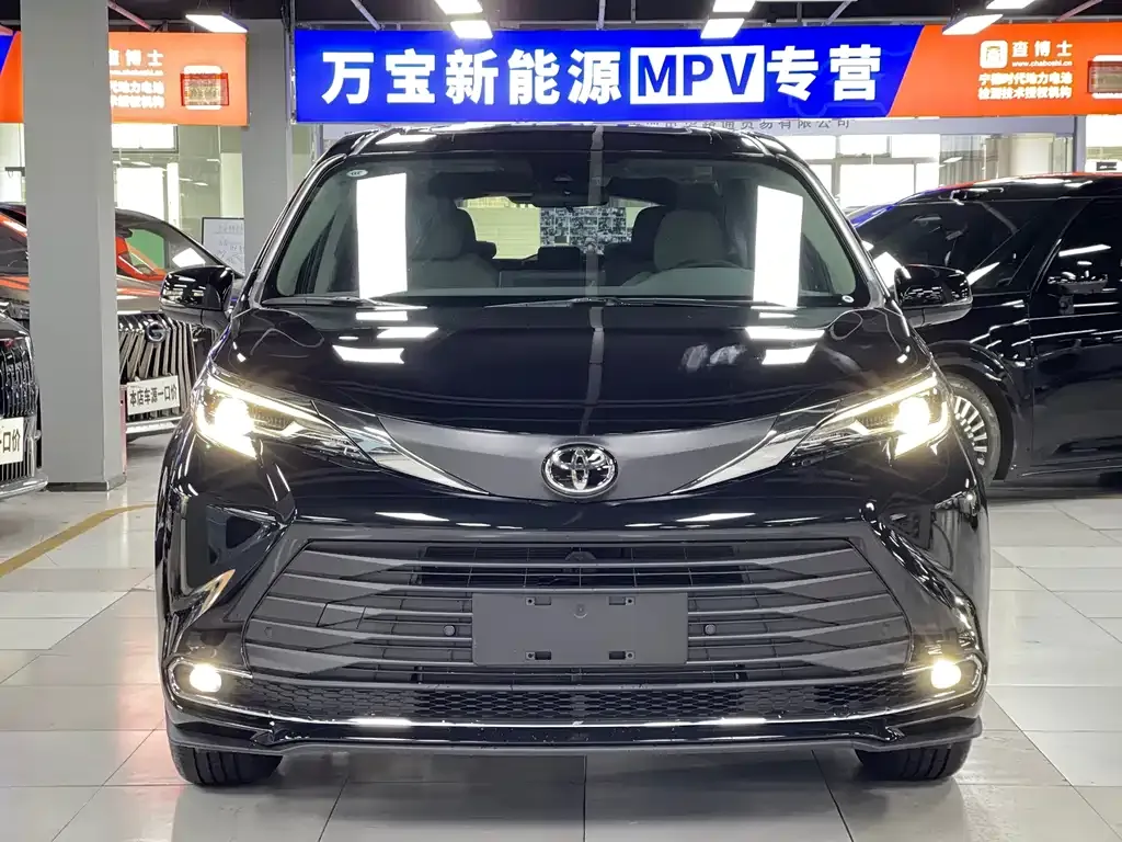 Toyota Sienna — фото 7