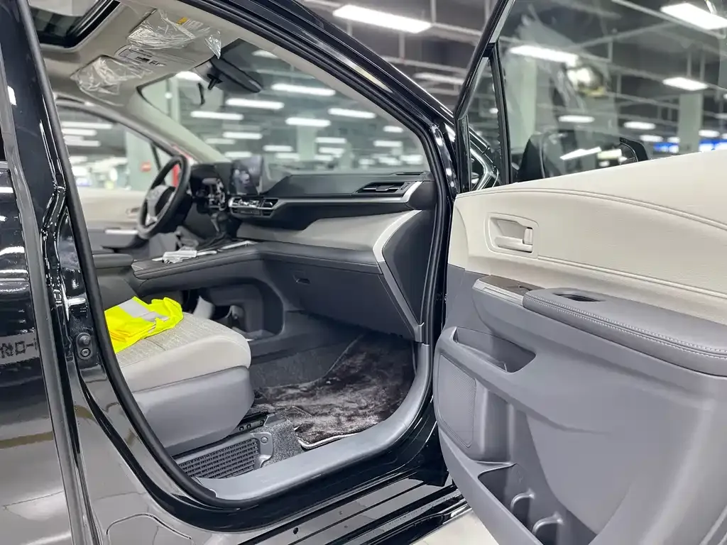 Toyota Sienna — фото 4