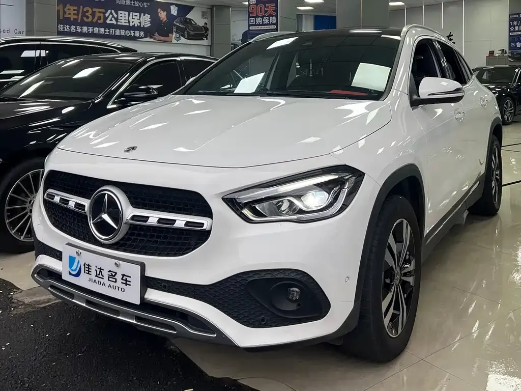 Mercedes-Benz GLA — фото 1