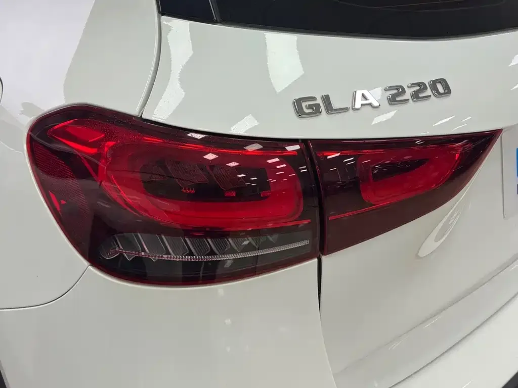 Mercedes-Benz GLA — фото 7
