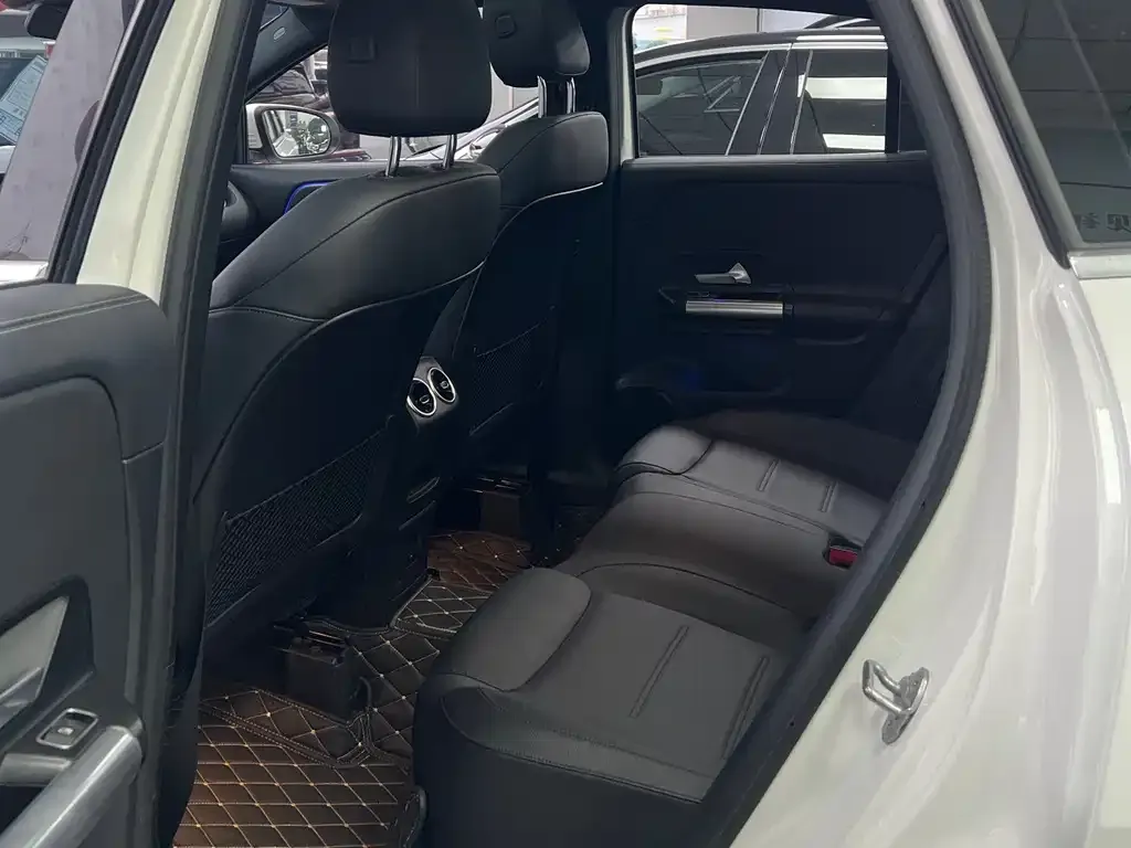 Mercedes-Benz GLA — фото 6