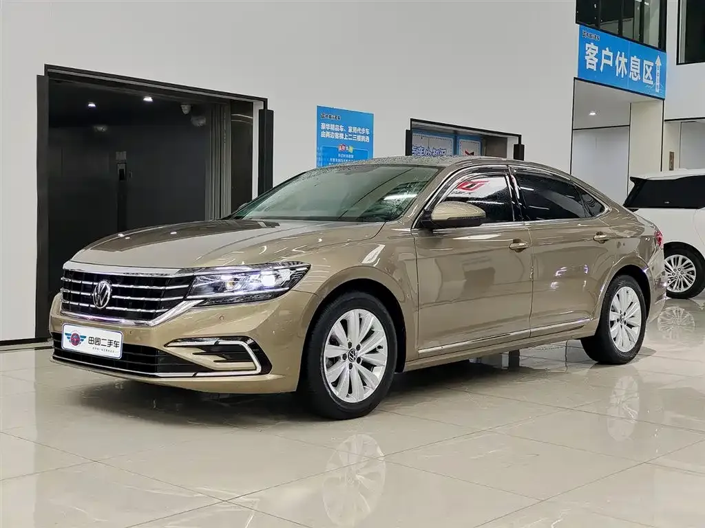 Volkswagen Passat — фото 1