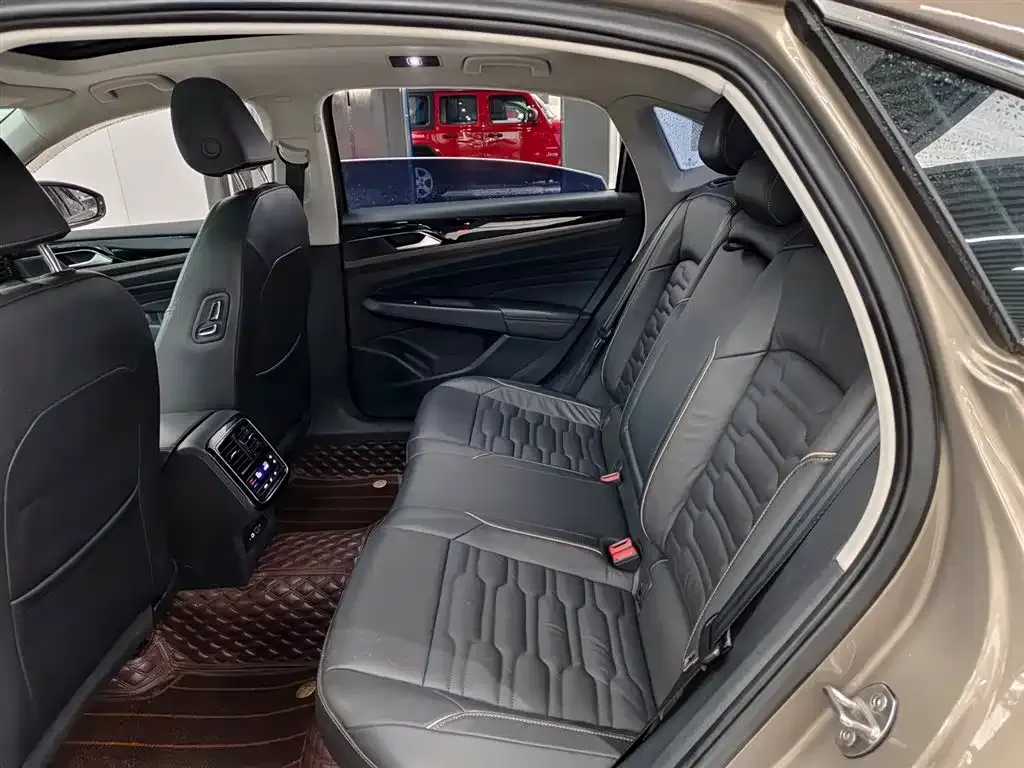 Volkswagen Passat — фото 5