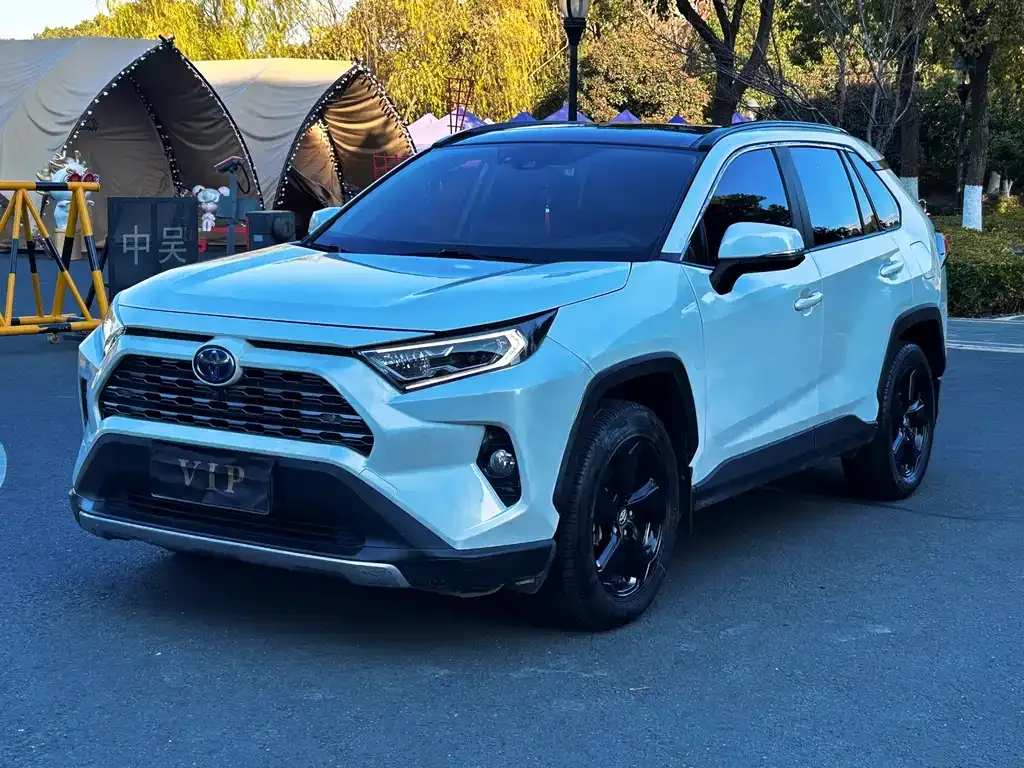 Toyota RAV4 — фото 10