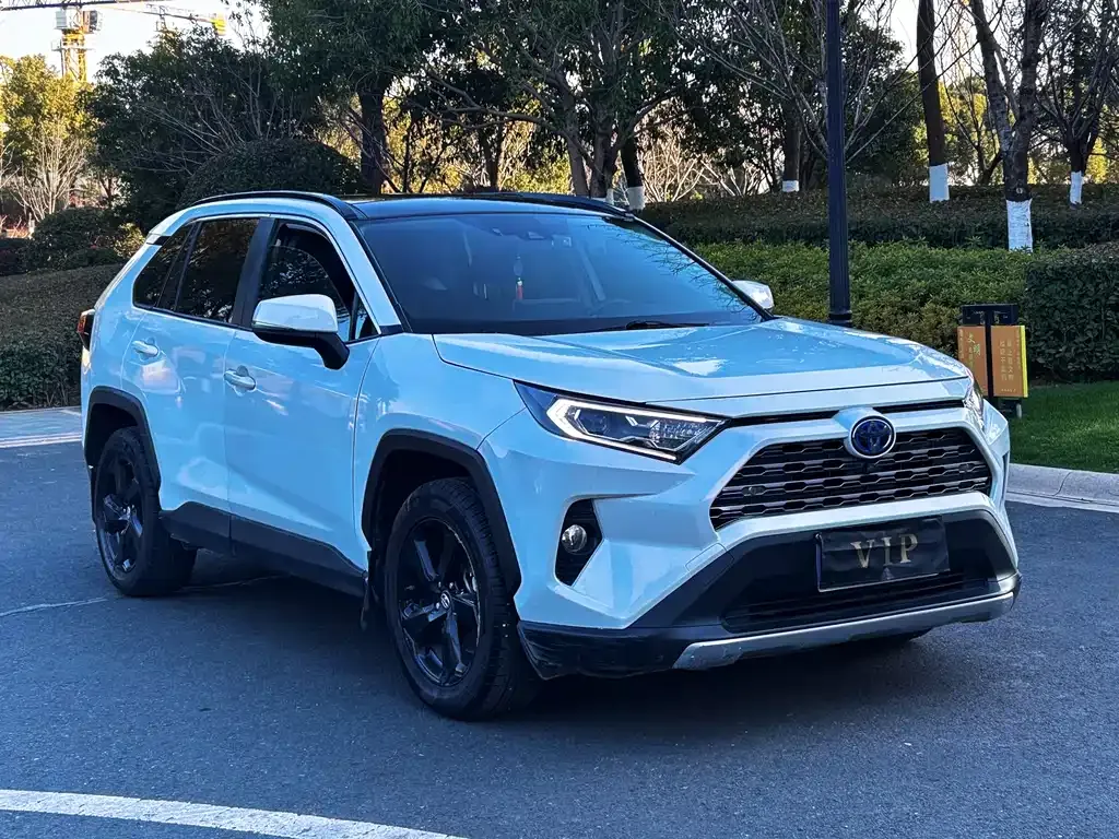 Toyota RAV4 — фото 9