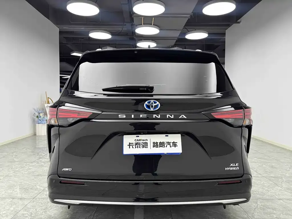 Toyota Sienna — фото 9