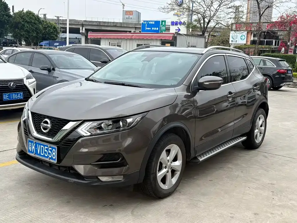 Nissan Qashqai — фото 1