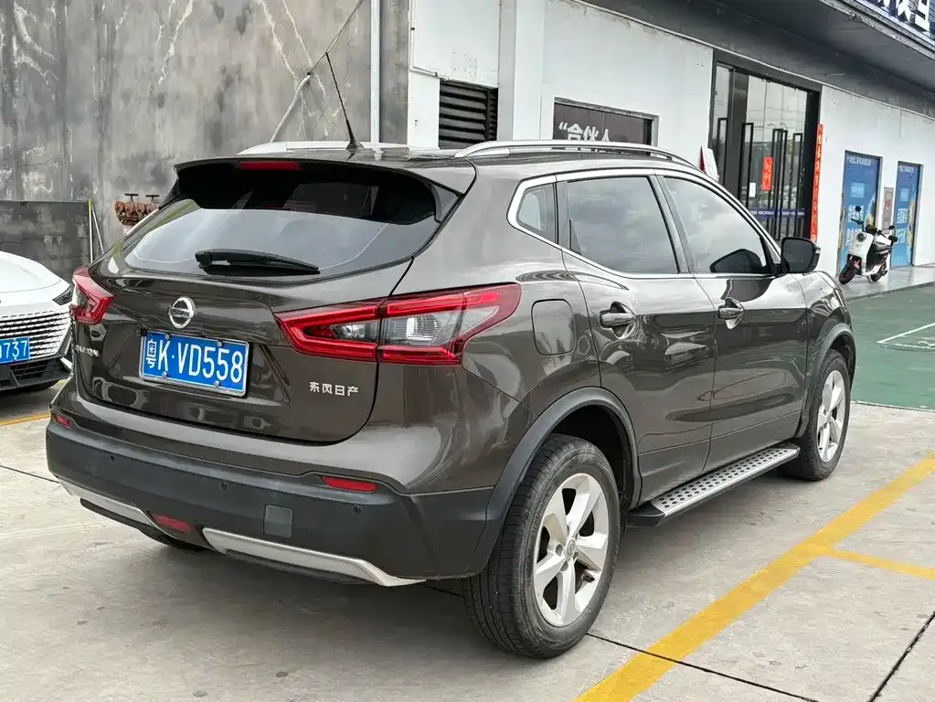 Nissan Qashqai — фото 10