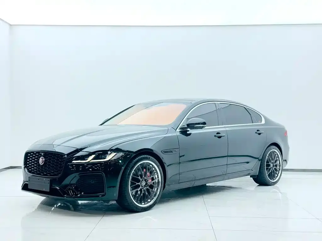 Jaguar XFL — фото 1