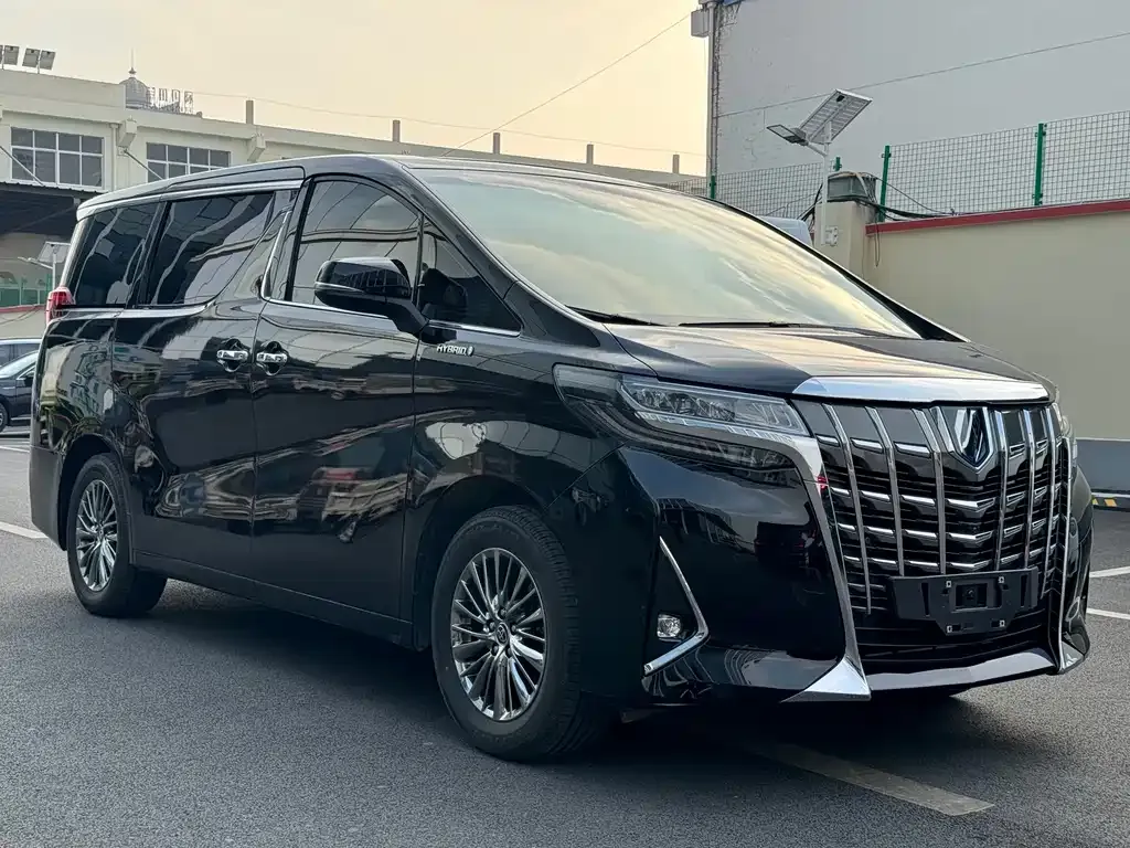 Toyota Alphard — фото 4