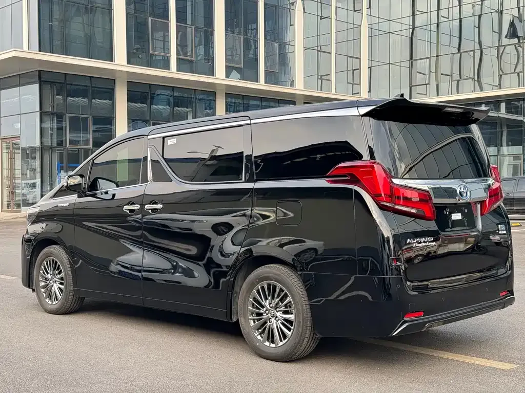 Toyota Alphard — фото 3