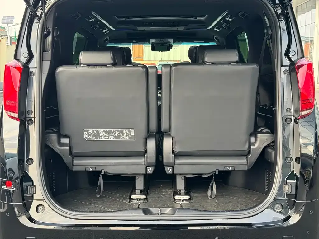 Toyota Alphard — фото 5