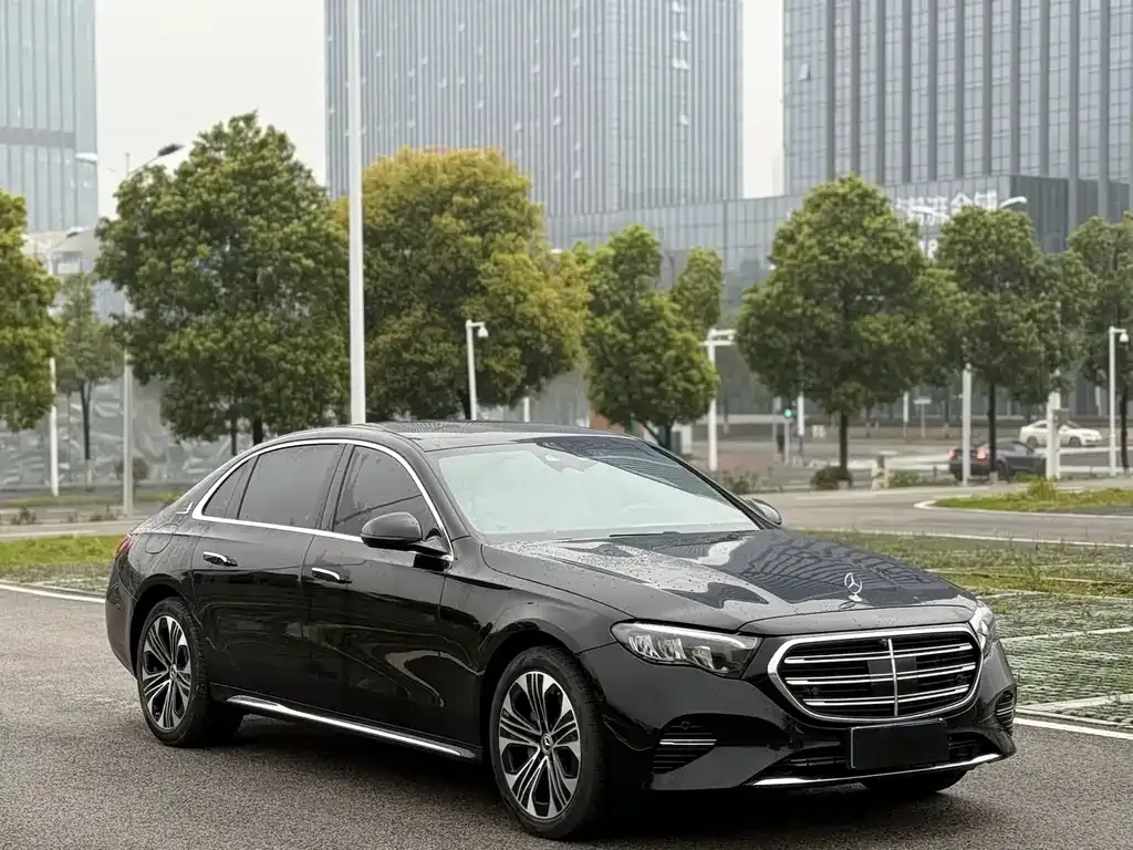 Mercedes-Benz E-Class — фото 4