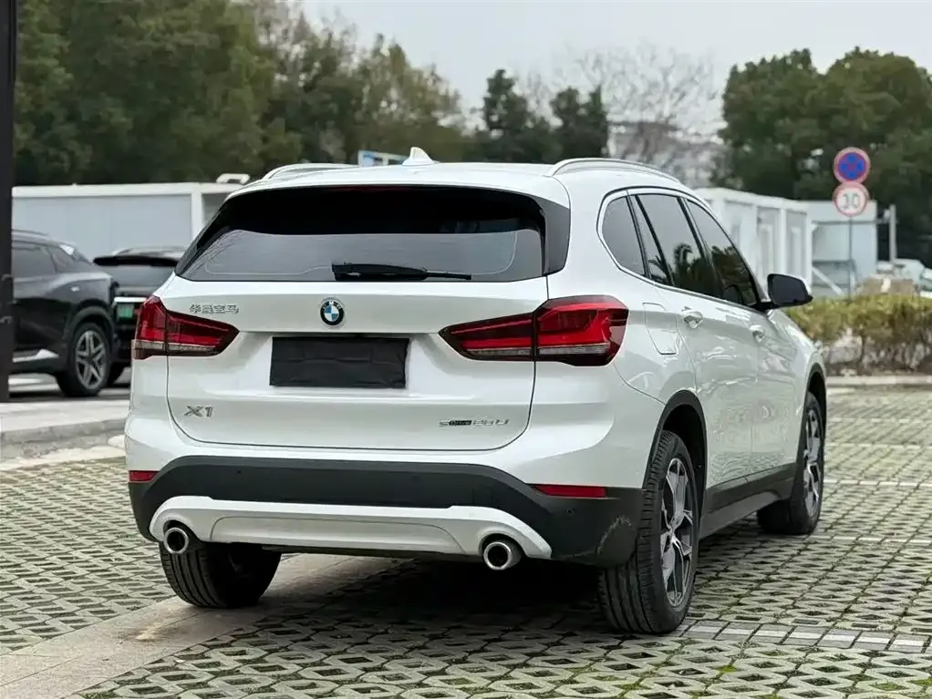 BMW X1 — фото 8