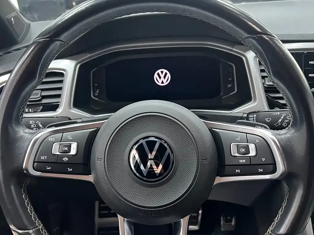 Volkswagen T-Roc — фото 4