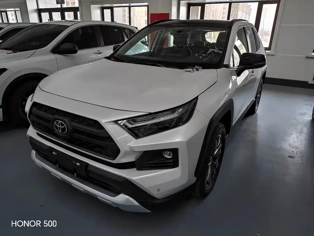 Toyota RAV4 — фото 1
