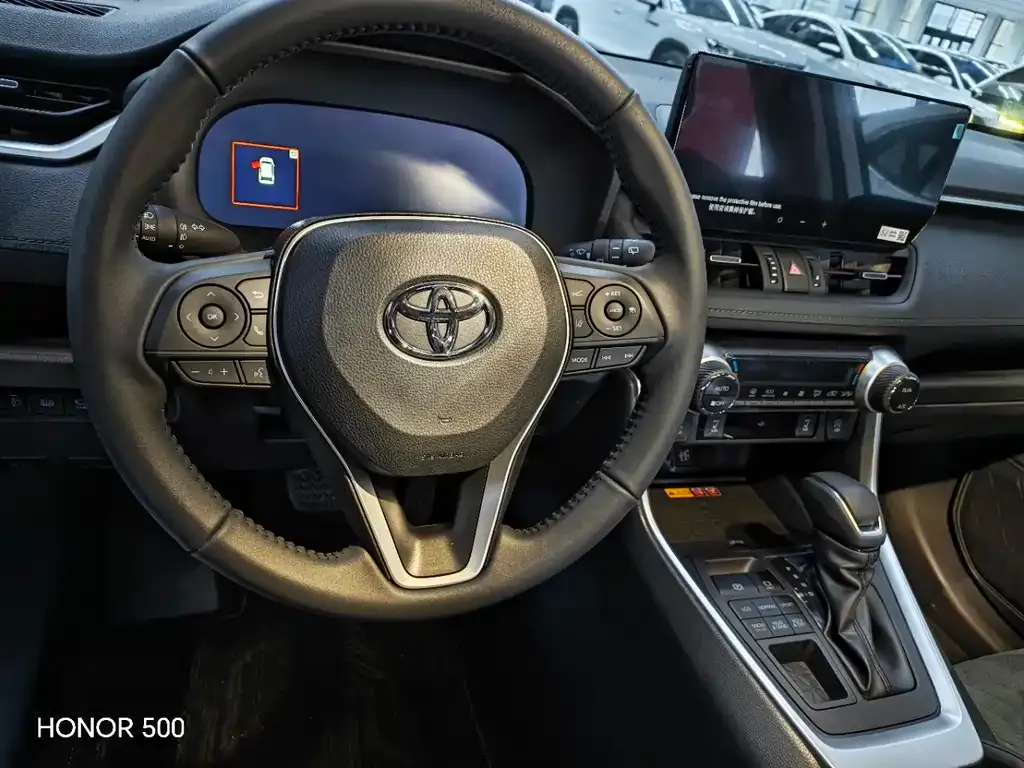 Toyota RAV4 — фото 7