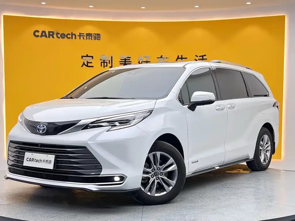 Toyota Sienna — фото 1