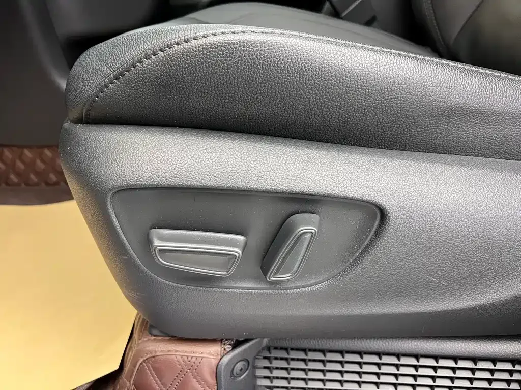 Toyota Sienna — фото 9