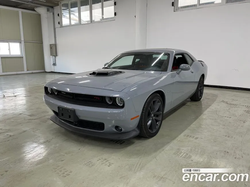 Dodge Challenger — фото 1