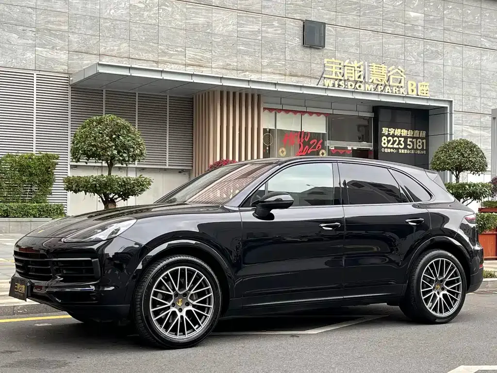 Porsche Cayenne — фото 1