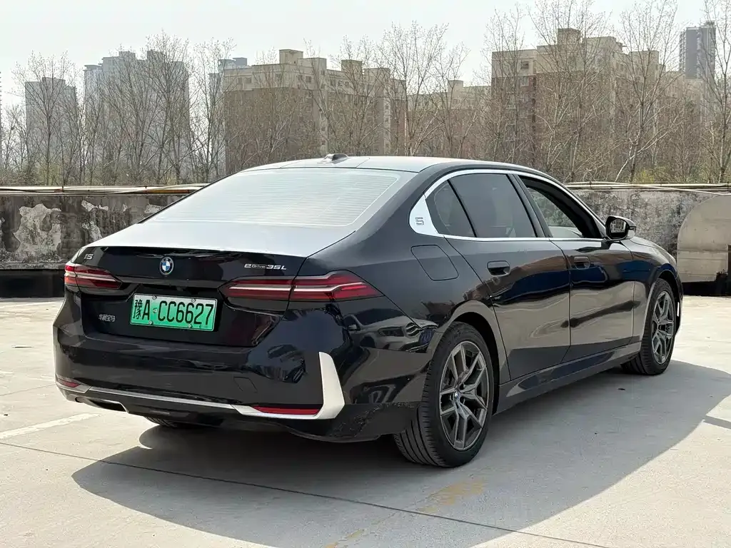 BMW i5 — фото 8