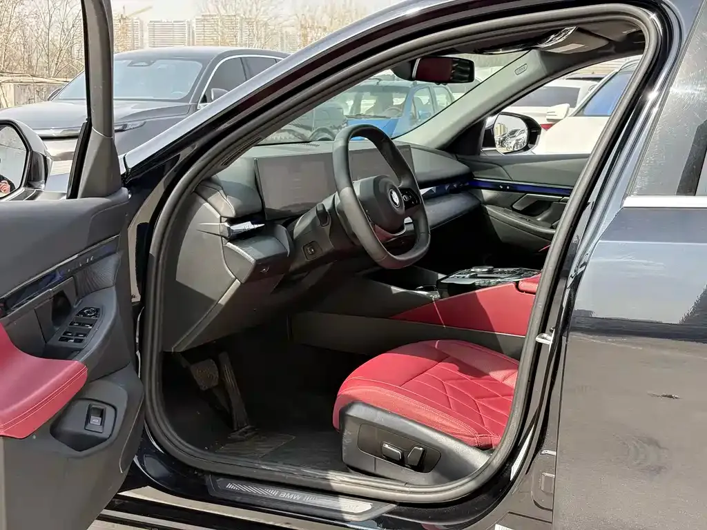 BMW i5 — фото 10