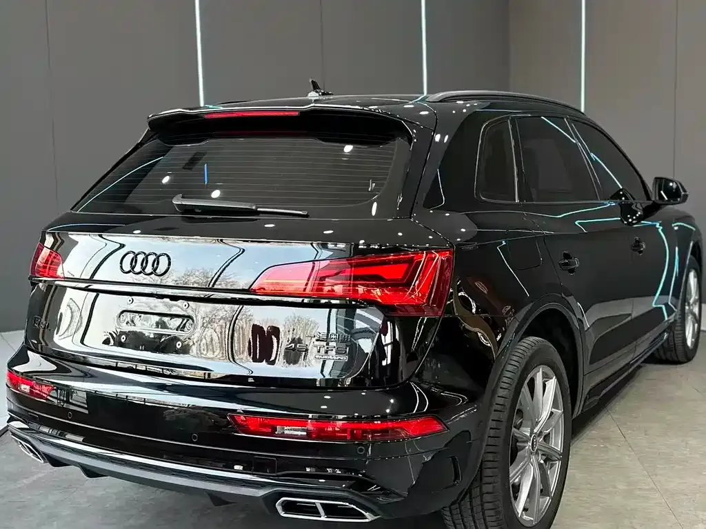 Audi Q5L — фото 8