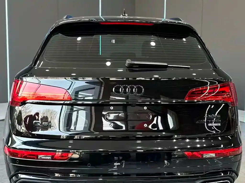 Audi Q5L — фото 10