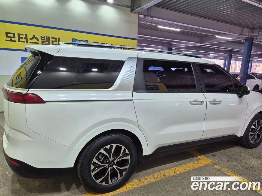 Kia Carnival — фото 10