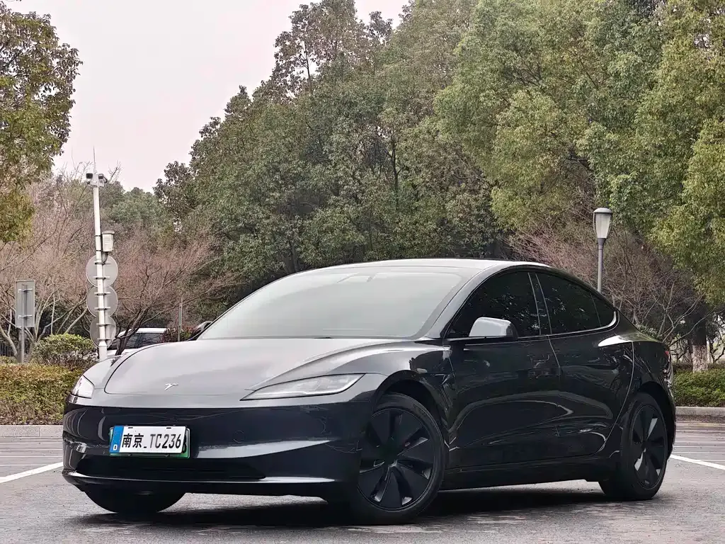 Tesla Model 3 — фото 1