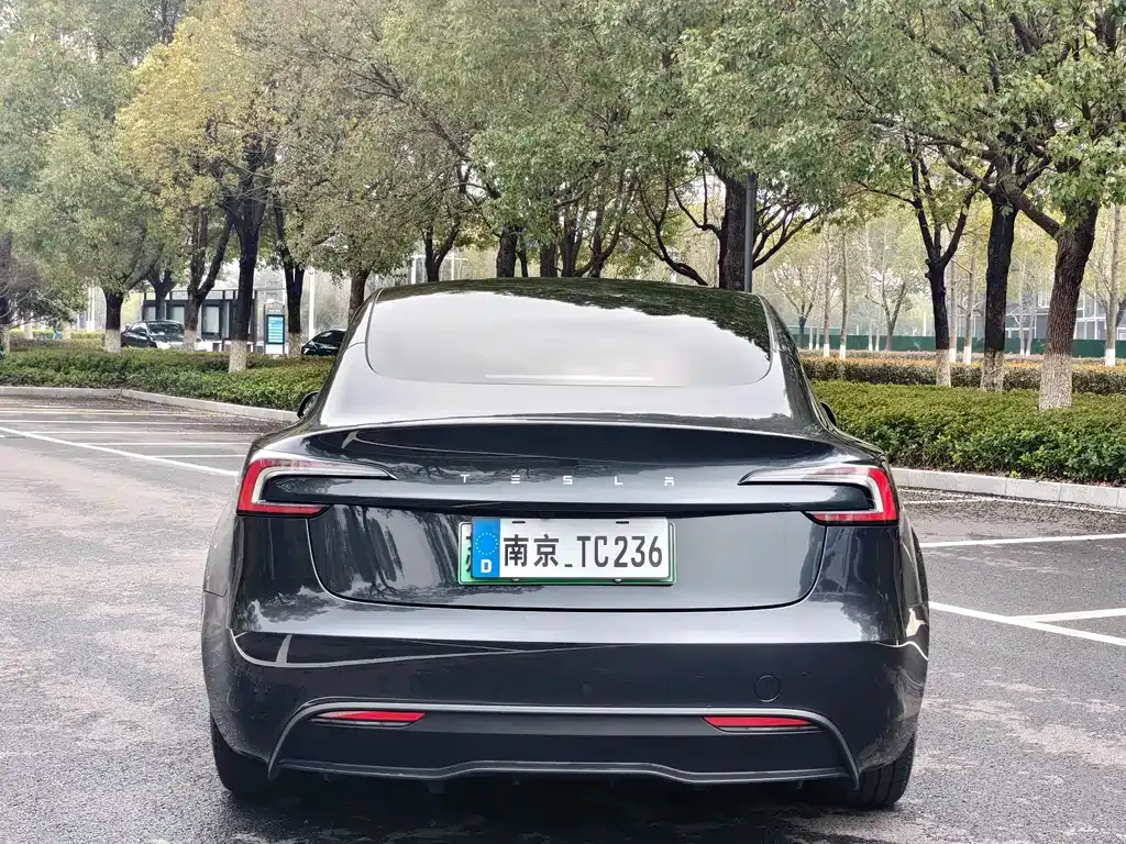 Tesla Model 3 — фото 5