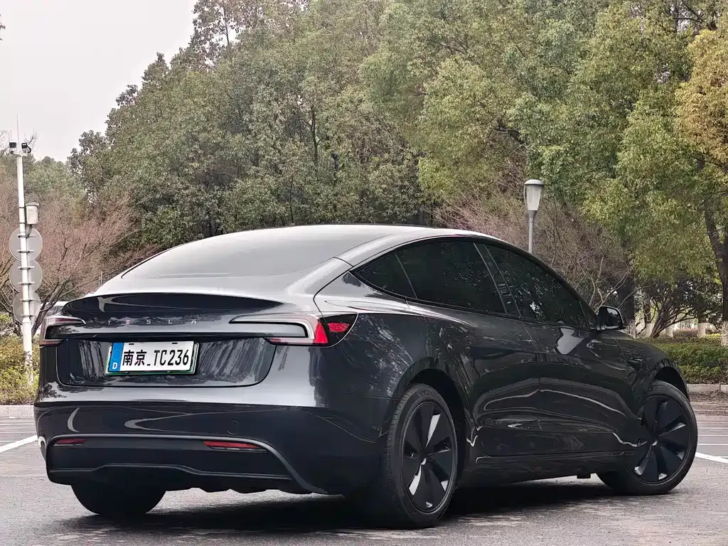 Tesla Model 3 — фото 6