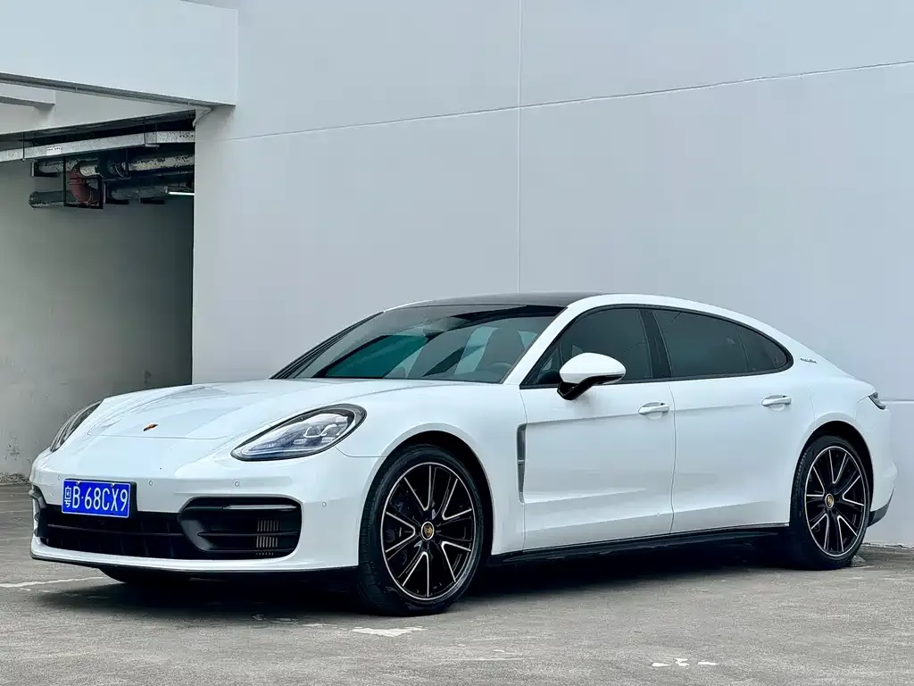 Porsche Panamera — фото 1