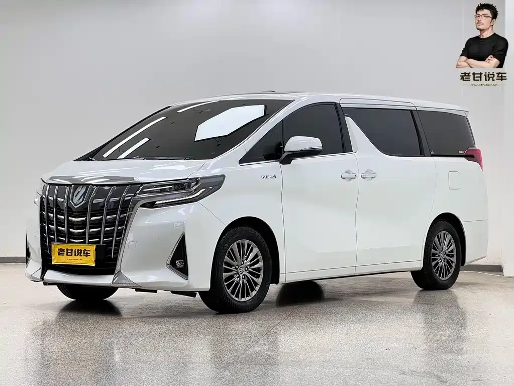 Toyota Alphard — фото 1