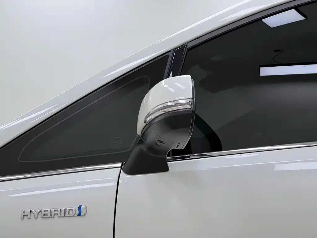 Toyota Alphard — фото 3