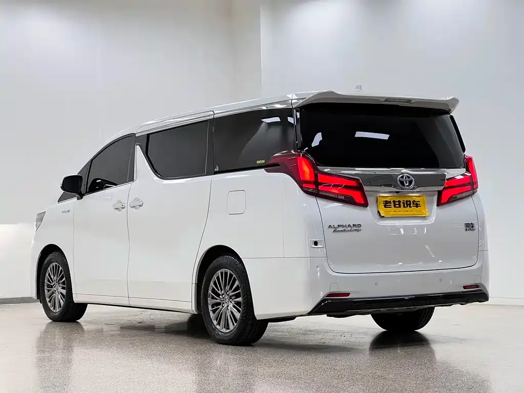 Toyota Alphard — фото 10