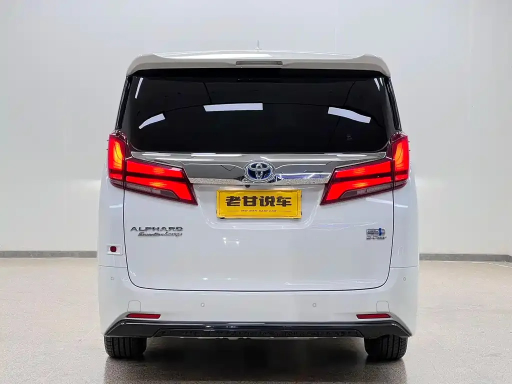 Toyota Alphard — фото 2