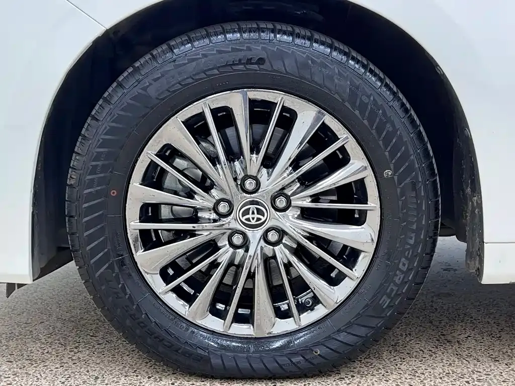 Toyota Alphard — фото 7