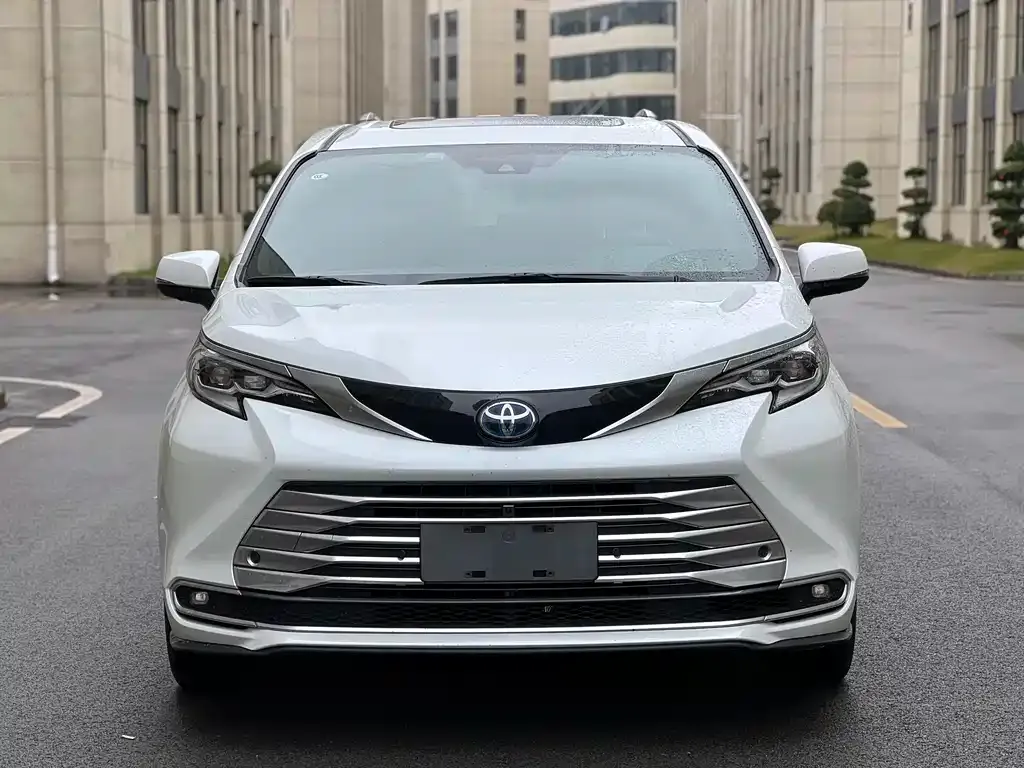 Toyota Sienna — фото 6