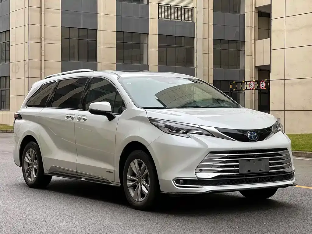 Toyota Sienna — фото 8