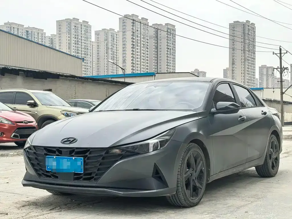Hyundai Elantra — фото 1