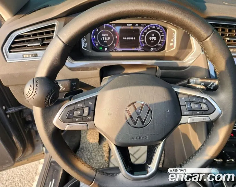 Volkswagen Tiguan — фото 8