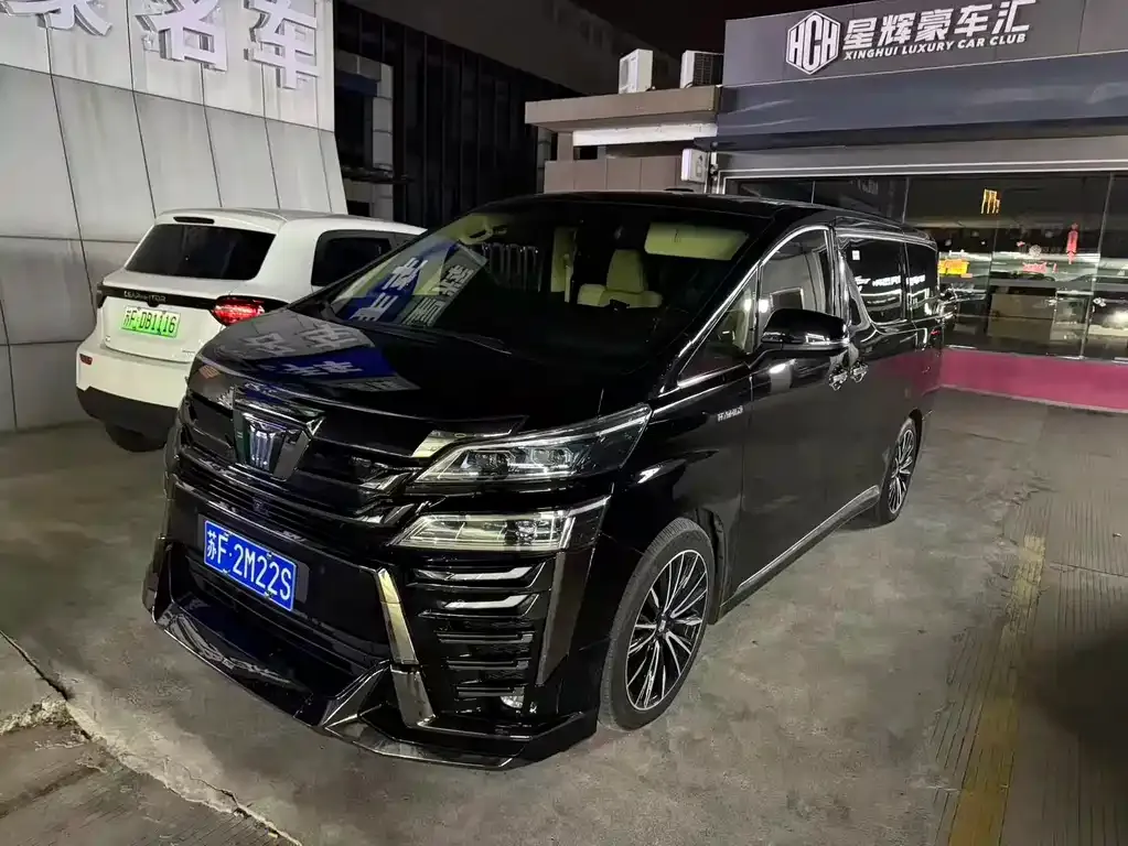 Toyota Vellfire — фото 1
