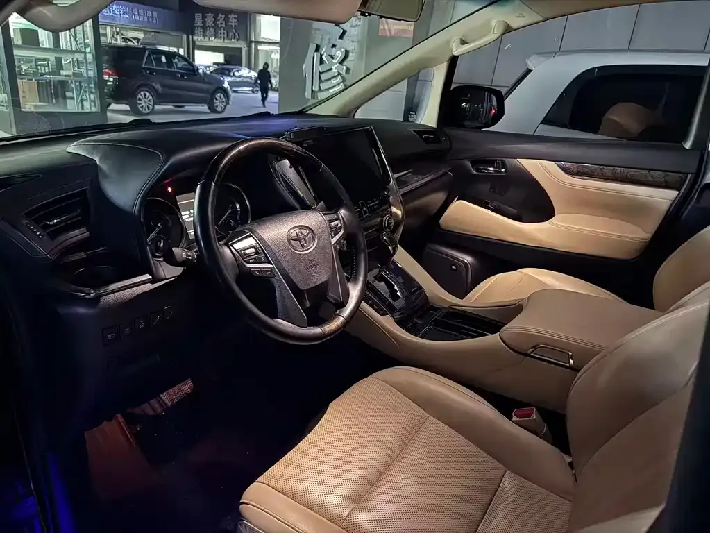 Toyota Vellfire — фото 5