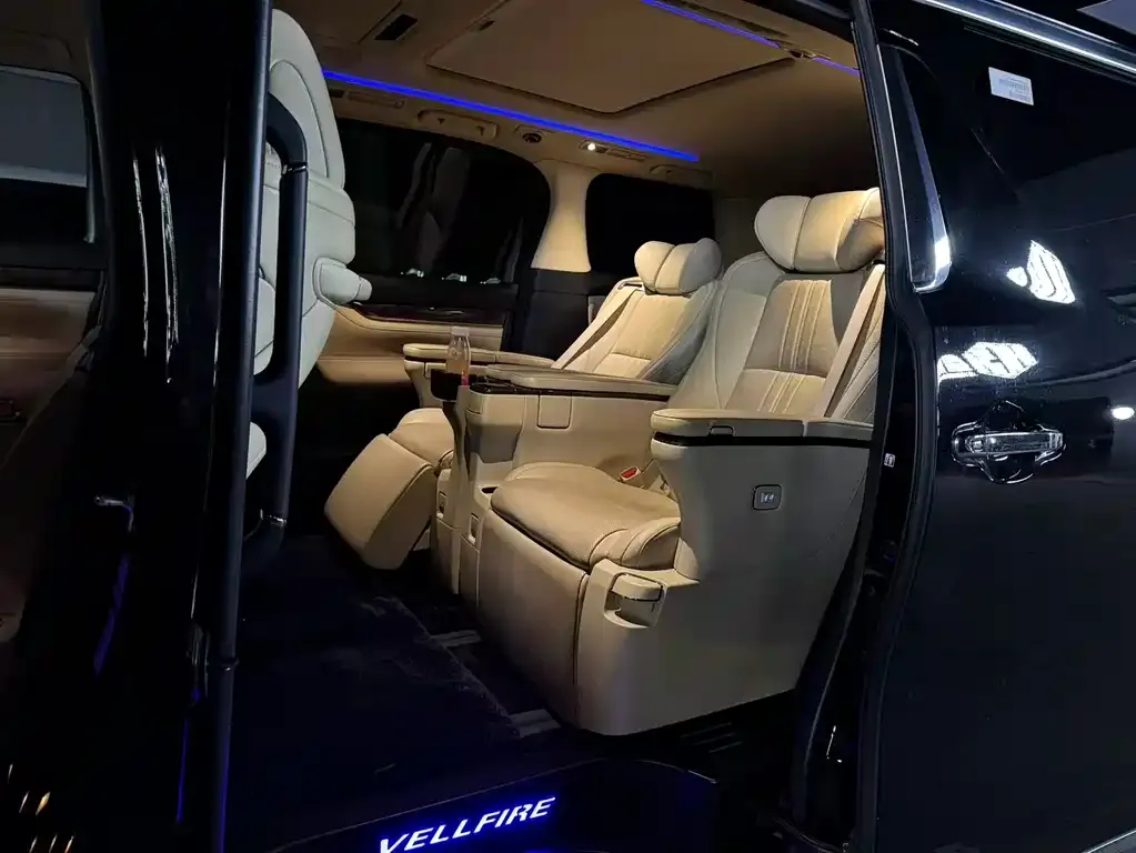 Toyota Vellfire — фото 2
