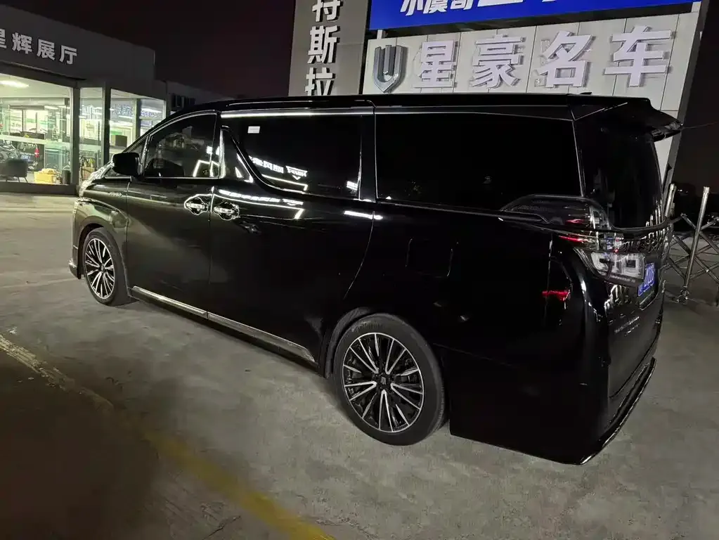 Toyota Vellfire — фото 4