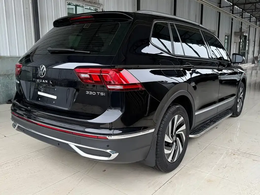 Volkswagen Tiguan L — фото 10