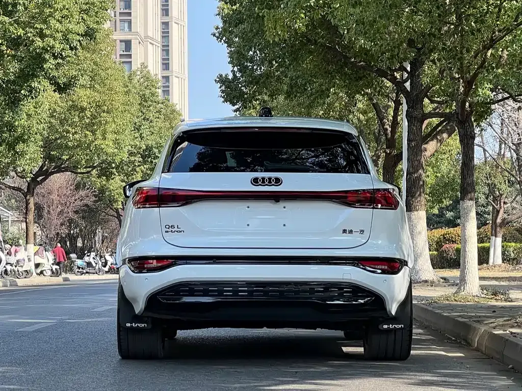 Audi Q6L e-tron — фото 4